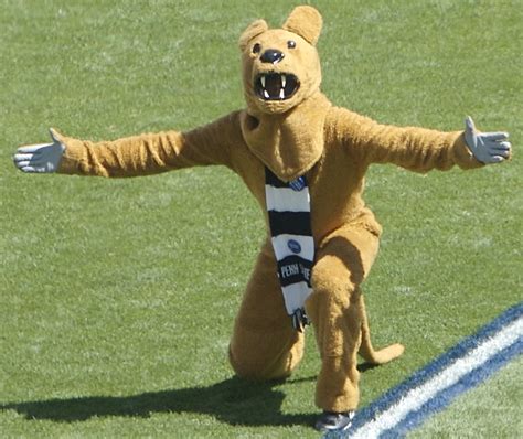 Nittany Lion Gets The Crowd Going | The Nittany Lion revs up… | Flickr