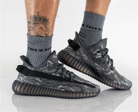 adidas Yeezy Boost 350 V2 Dark Salt ID4811 Release Date | SBD