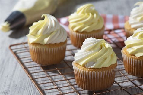 Vanilla Swirl Cupcakes | Ready Set Eat