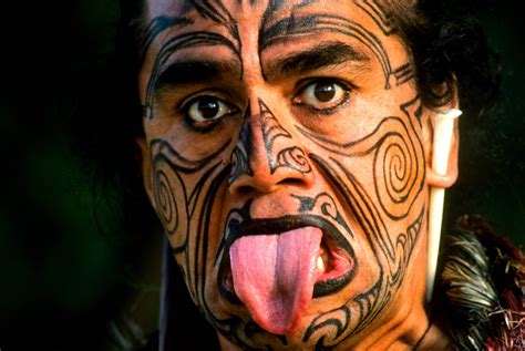 Maori facial tattoos and Haka | Diseños de tatuaje maorí, Los maories, Maori