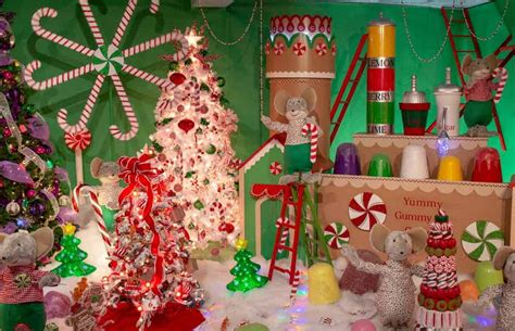 Kraynak's Christmas Display in Hermitage: Festive Joy for the Whole Family - Uncovering PA