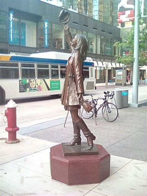 Mary Tyler Moore Statue – Minneapolis, Minnesota - Atlas Obscura