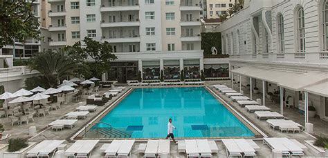 Folha de S.Paulo - Internacional - En - Brazil - Iconic Copacabana Palace Hotel Swimming Pool ...