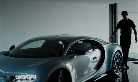 Cristiano Ronaldo gives the Bugatti Chiron his seal of approval, watch ...