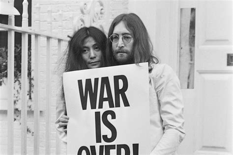 John Lennon, Yoko Ono's 'Happy Xmas (War Is Over)': Watch Video ...