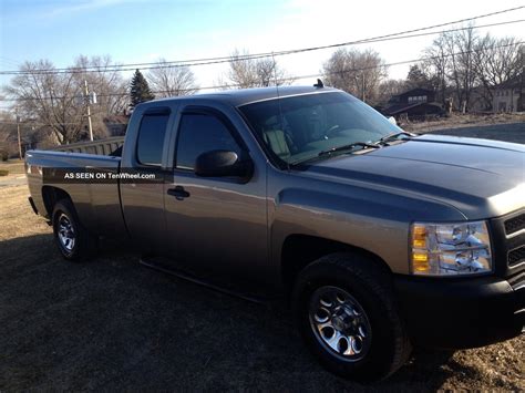 2008 Chevrolet Silverado 1500 Wt Extended Cab Pickup 4 - Door 5. 3l