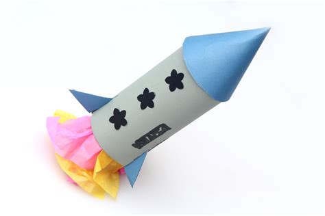 How to Make a Rocket With a Paper Towel Tube (with Pictures)