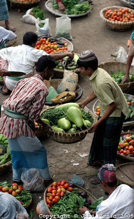 Kawran Bazaar, Dhaka, Bangladesh. Photo: Jiri Rezac Bangladesh Travel, Dhaka Bangladesh, Food ...