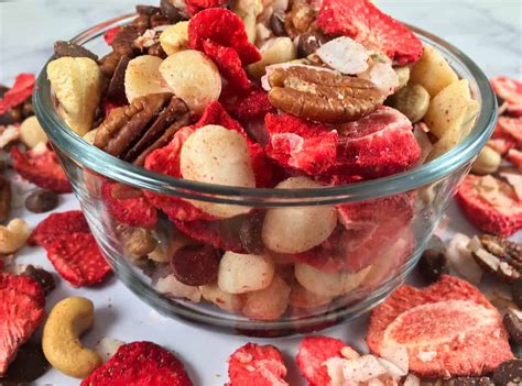 Keto Trail Mix Recipe (Low Carb Trail Mix) • Summer Yule Nutrition and Recipes