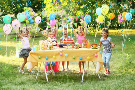 Happy Children Celebrating Birthday Park — Stock Photo © belchonock #126647004