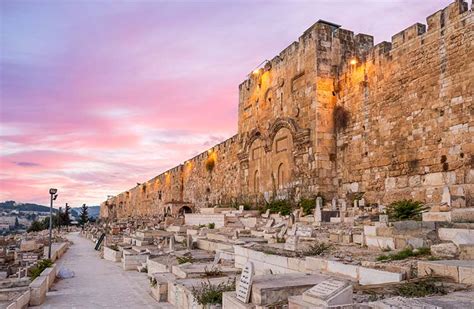 Etiquette Tips for Travelers at Religious Sites in Israel