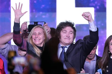 Far-right populist shocks in Argentina presidential primary - Los ...