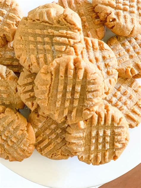 4 Ingredient Peanut Butter Cookie - No Flour - 2 Bees in a Pod