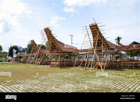 Tongkonan architecture hi-res stock photography and images - Alamy