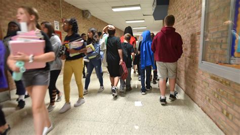 Westland middle school pilot program bans phones, backpacks