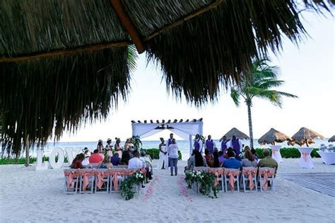 Wedding day at Ocean Riviera Paradise Resort #weddingportraits #mayanrivieraphotography # ...