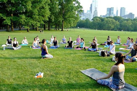 Park Yoga at Trinity Bellwoods