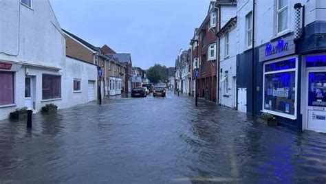 Storm Babet and Ciaran floods investigated by Isle of Wight Council - BBC News