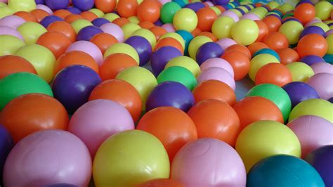 File:Color balls 2.jpg - Wikimedia Commons