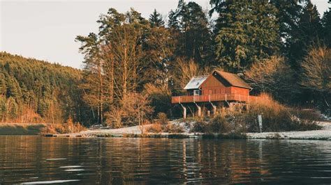 Owning Lakefront Property: Pros and Cons of Owning a Lake House ...