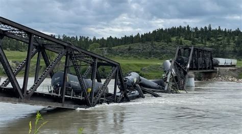 Train Derailment Multiple Tankers Leaking Petroleum Could Threaten River in Montana - Forums