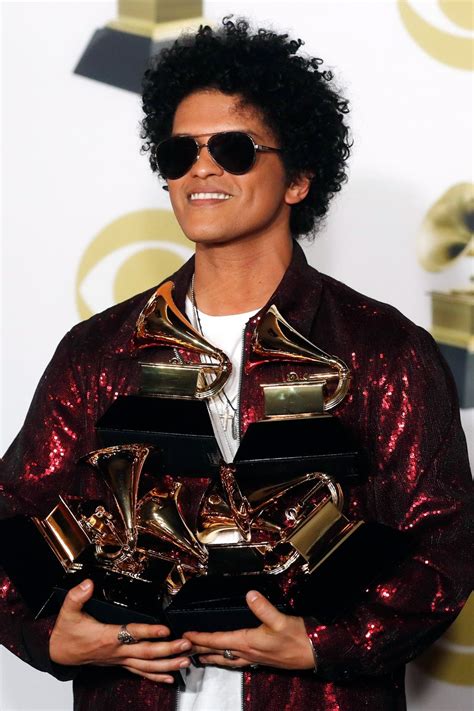 Bruno Mars barre en los premios Grammy 2018 con siete gramófonos - UMOMAG.com