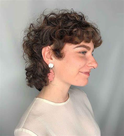 28 Modern Mullet Hairstyles for Girls with Curly Hair