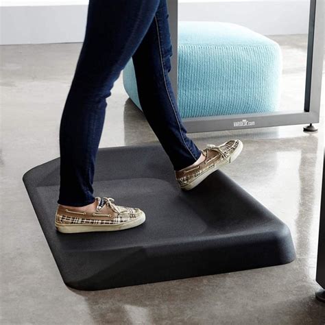 Best Anti-Fatigue Standing Desk Mats to Help with Comfort and Ergonomics