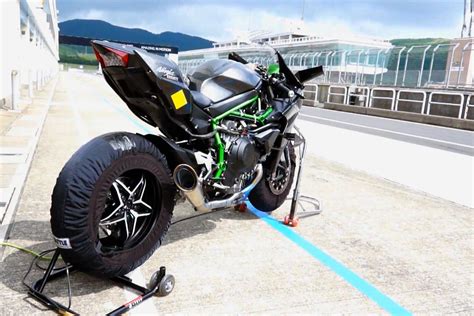 Watch the Kawasaki Ninja H2R Rip It Up on the Track - Asphalt & Rubber