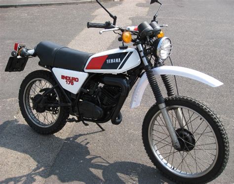 1982 Yamaha DT 175 MX - Moto.ZombDrive.COM