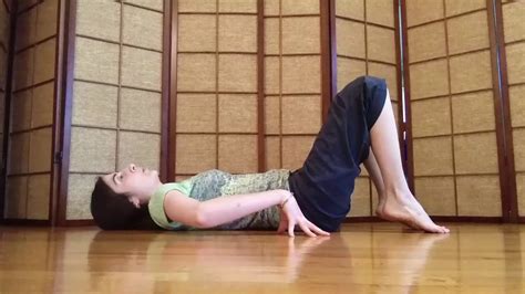 Yoga Therapy Tip: SI Joint Pain - YouTube