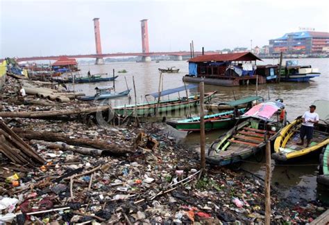 Sungai Musi Palembang Terkotori, Foto 2 #117911 - TribunNews.com