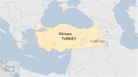 Migrant crisis: Seven die as boat sinks in Turkey's Lake Van - BBC News