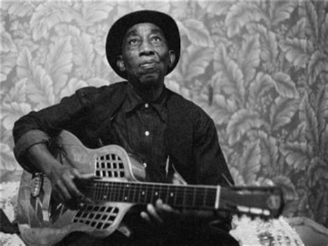 Mississippi John Hurt biography, birth date, birth place and pictures