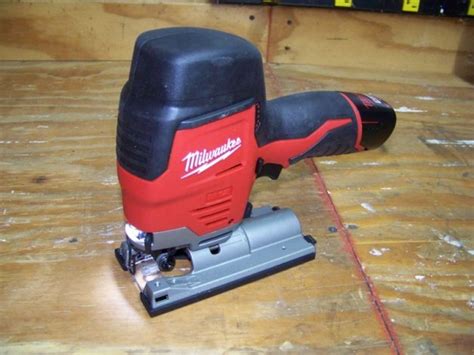 Milwaukee M12 Cordless Jig Saw Review - Tools In Action - Power Tool ...