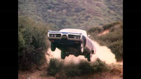 GENERAL LEE JUMPS / THE DUKES OF HAZZARD SPECIAL - YouTube