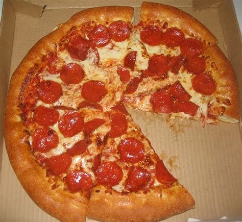 Pizza Hut Pepperoni Pizza | Yummy dinners, Food, Yummy food