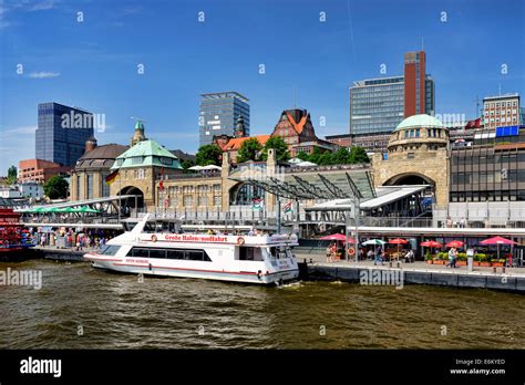 Die St. Pauli Landungsbrücken in Hamburg, Deutschland, Europa Stock ...