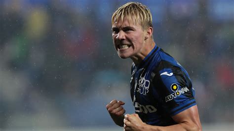 Rasmus Hojlund on verge of Man Utd move! Red Devils agree €85m fee with Atalanta as striker set ...