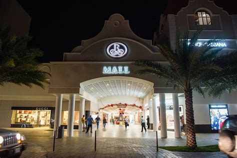 Luxury Shopping Malls In Oranjestad, Aruba | IUCN Water