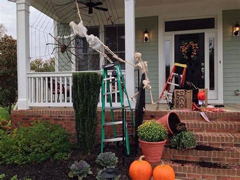 10 Funny Skeleton Decorations To Try Out This Halloween