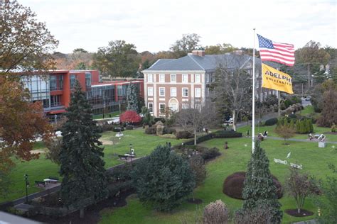 Visitor's Guide to Adelphi University