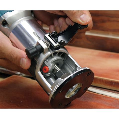 Makita RT0701C 1-1/4 HP 10,000-30,000 Rpm Variable Speed Compact Route — Factory Authorized Outlet