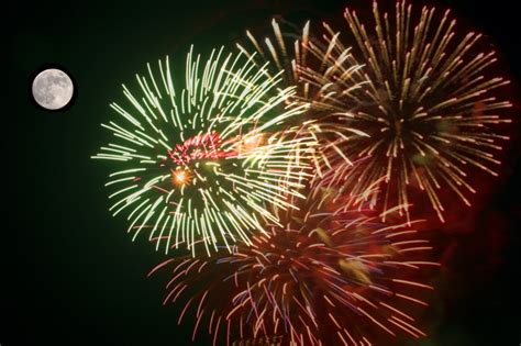 Full Moon Fireworks? - Farmers' Almanac