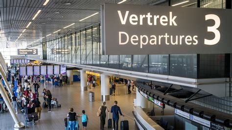 Op Schiphol dreigen acties bij vluchten naar de VS en Israël | NOS