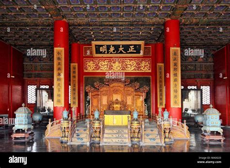 Chinese emperor chair hi-res stock photography and images - Alamy