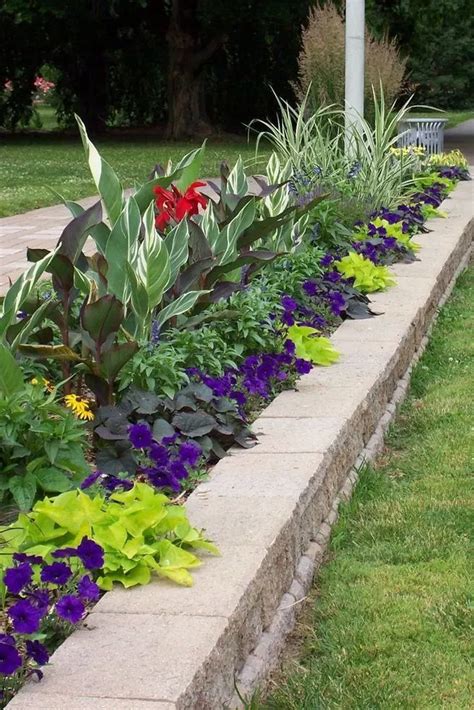 14+ Simple Raised Garden Bed Inspirations Backyard Landscaping Ideas ...