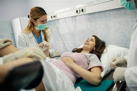 How To Become a Nurse Midwife in 4 Easy Steps | Aspen University