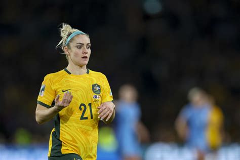 Ellie Carpenter shares massive personal news after tumultuous time for Matildas star - Yahoo Sport