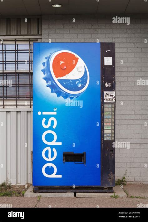 Pepsi machine hi-res stock photography and images - Alamy